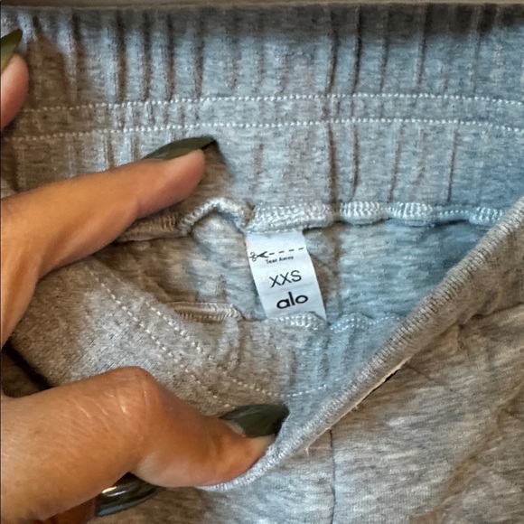 ALO Yoga Quilted Arena Boxing Sweat Shorts in Heather Gray XXS - Picture 4 of 6